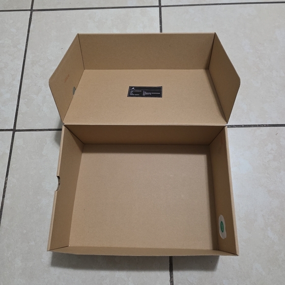 Empty Shoe Box - Picture 6 of 7